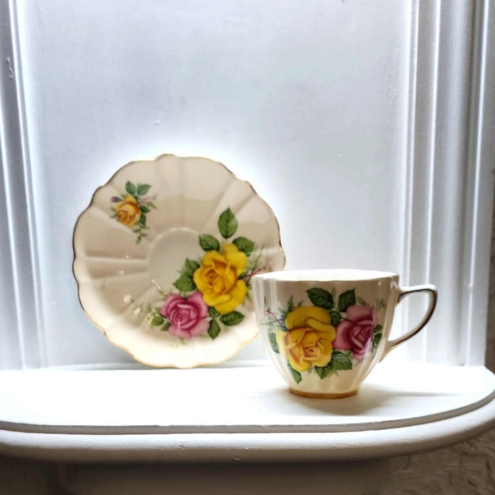 Beautiful Rare Old Royal Bone China Beige With Pink Yellow Roses England